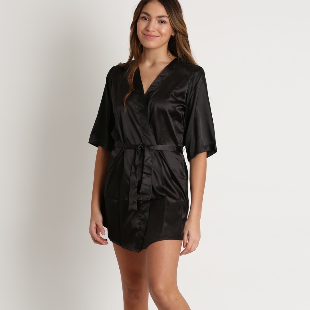 Robe - Picture 3 of 3